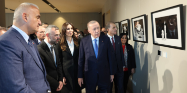Cumhurbaşkanı Erdoğan ve Çiğdem Karaaslan ‘Hanzala Sergisi’ni gezdi