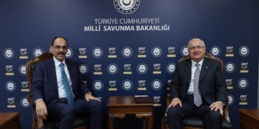 Bakan Yaşar Güler ve MİT Başkanı İbrahim Kalın, IDEF 2025’te Bir Araya Geldi