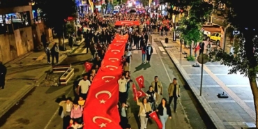 Kars’ta “Zaferin Adı Türkiye” Temalı Bayraklı Yürüyüşe Büyük Katılım