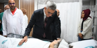 Sağlık Bakanı Prof. Dr. Kemal Memişoğlu’ndan Deprem Yaralılarına Ziyaret