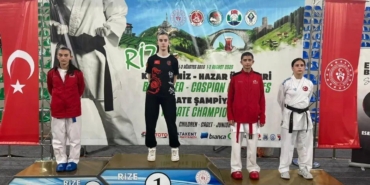 Karslı Sporcular Uluslararası Karate Şampiyonasında Madalyayla Döndü