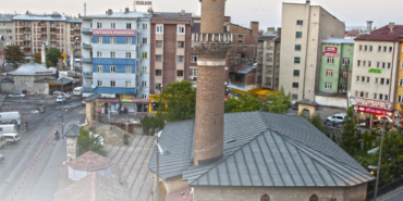 Sivas’ta Tarihi Meydan Camii Yeniden Hizmete Girdi