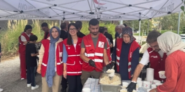 Kızılay Kadın Yalova Birimi, Ahilik Haftası Etkinliğinde Vatandaşlarla Buluştu