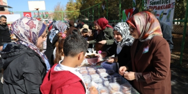 Ağrı’da öğrenciler Filistin için yürüyüş yaptı, yardım kermesi düzenlendi