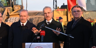 Bakan Uraloğlu’ndan Van Çevre Yolu Açıklaması: “Kamulaştırma ve İmar Davaları Süreci Uzattı”