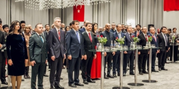 Bayraktar’dan Dikkat Çeken Köşe Yazısı: “Devlet Temsilinin Zarafeti”