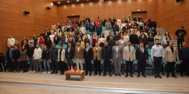 Askon Balıkesir Şubesi ve Balıkesir Üniversitesi’nden “Milli Kalkınma Buluşmaları” Programı Genç Girişimci Yunus Şahin Öğrencilerle Bir Araya Geldi