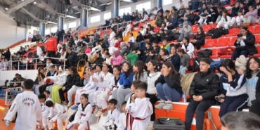 Kars’ta Anlamlı Başlangıç: 450 Sporcu Sarıkamış Şehitleri İçin Mindere Çıktı