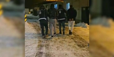 Kars’ta Göçmen Kaçakçılığına Darbe: 2 Düzensiz Göçmen Yakalandı, 1 Şüpheli Tutuklandı