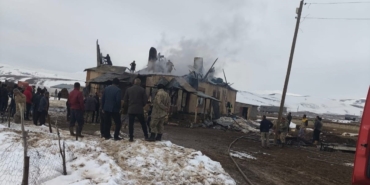 Van Başkale’de Korkutan Ev Yangını: İtfaiye Ekipleri 2 Saatte Söndürdü