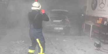 Van oto sanayisinde otomobil yangını