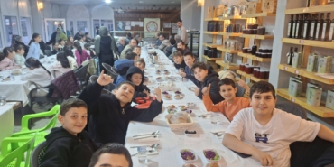 KÖPRÜBAŞI’NDA KURAN KURSU ÖĞRENCİLERİ İFTARDA BULUŞTU