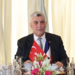 TICARET-BAKANI-OMER-BOLAT-FRANSADA_1341505_398446.jpg