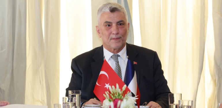 TICARET-BAKANI-OMER-BOLAT-FRANSADA_1341505_398446.jpg