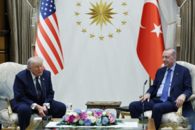 ABD-BASKANI-TRUMP-AMBARGOLARI-VE-MUEYYI_1401171_416170-scaled.jpg