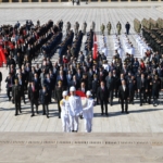 ANKARA-VALISI-CANBOLAT-ANITKABIRI-ZIYA_1513780_450370.jpg