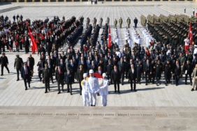 ANKARA-VALISI-CANBOLAT-ANITKABIRI-ZIYA_1513780_450370.jpg