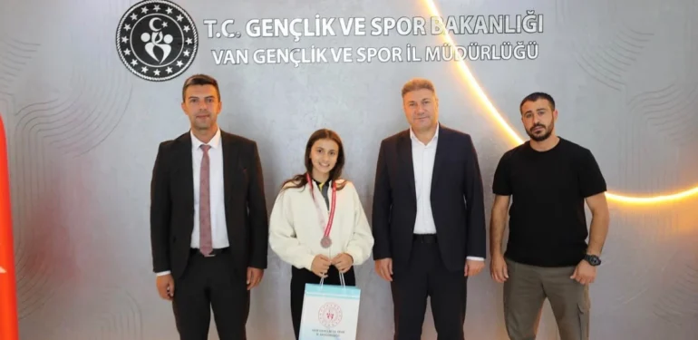 vanli-sporcu-ceylin-nisa-onder-turkiye-ucuncusu-ololdu-212607-20260917.webp.webp